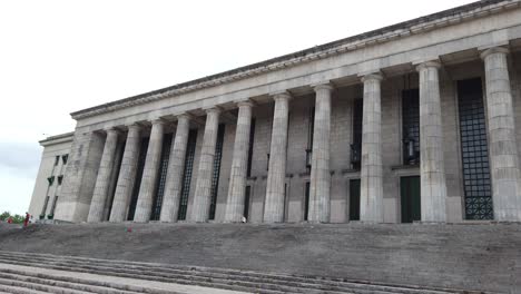 Fachada-De-Entrada-De-La-Facultad-De-Derecho,-Universidad-De-Buenos-Aires-Argentina,-Columnas