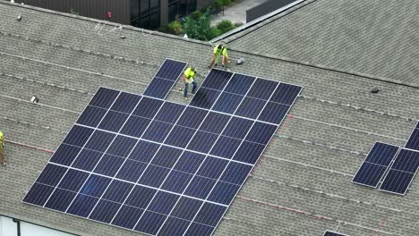 Instalación-De-Paneles-Solares-En-Techo-De-Tejas