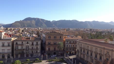 Town-square-below-Palermo-Cathedral-with-Liceo-Classico-Vittorio-Emanuele-II-university,-panning-shot