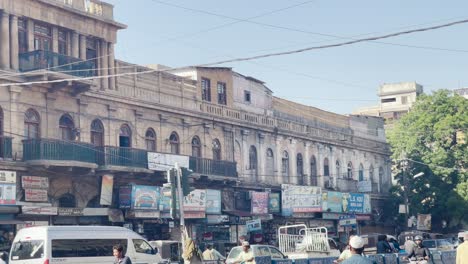 Outside-hotel-Khyber-in-Saddar,-Karachi-Pakistan-with-people-and-cars-passing-by