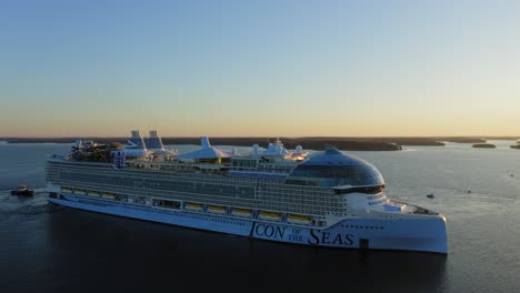 World's-biggest-cruise-ship-ICON-OF-THE-SEAS-during-second-sea-trials-in-Finnish-archipelago-at-dawn