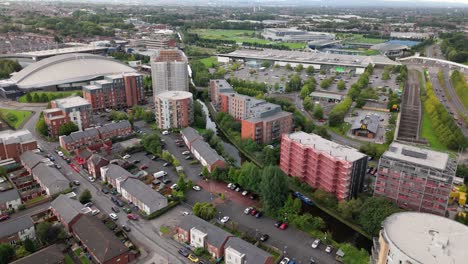 Vista-Aérea-Del-Centro-Nacional-De-Ciclismo-De-Manchester-Junto-Al-Canal-Ashton,-Manchester