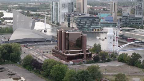 Quay-West-Gebäude-In-Salford-Quays,-Manchester,-Großbritannien