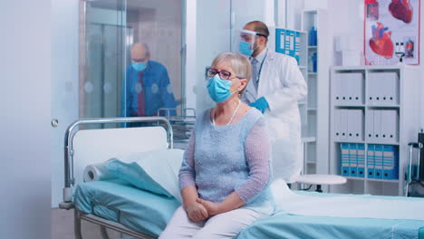 Portrait-of-elderly-lady-in-hospital