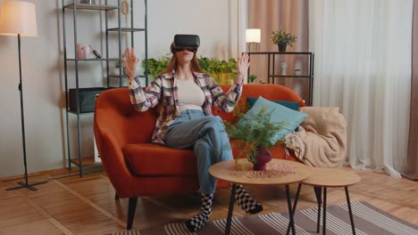 Junge-Mädchen-Verwenden-Zu-Hause-Eine-Virtual-Reality-Headset-Brille,-Spielen-Ein-3D-Videospiel-Und-Machen-Gesten-Mit-Den-Händen