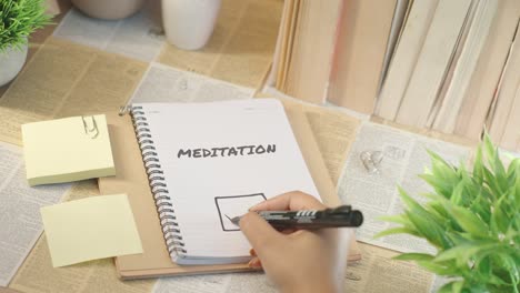 Marcando-El-Trabajo-De-Meditación-De-La-Lista-De-Verificación