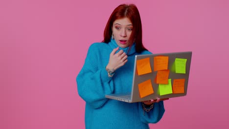 Exhausted-woman-freelancer-with-pasted-sticker-notes-using-laptop-computer,-concentration-problem