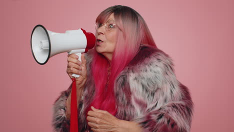 Smiling-stylish-woman-talking-with-megaphone,-proclaiming-news,-loudly-announcing-sale-advertisement