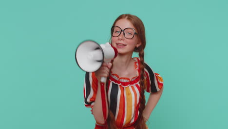 Smiling-ginger-girl-talking-with-megaphone,-proclaiming-news,-loudly-announcing-sale-advertisement