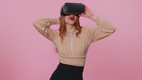 Mädchen-Nutzt-Virtual-Reality-Futuristische-Technologie-VR-Headset-Helm,-Um-Simulation-3D-Videospiel-Zu-Spielen