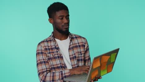 Exhausted-man-freelancer-with-pasted-sticker-notes-using-laptop-computer,-concentration-problem