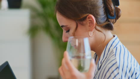 Businesswoman-Hydrating-While-Working