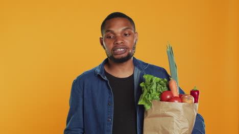 Confident-man-juggling-with-an-eco-friendly-green-apple-on-camera