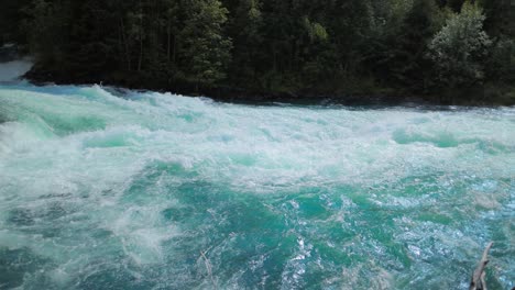 Gebirgsfluss-Schöne-Natur-Norwegen-Natürliche-Landschaft.-Der-Lovatnet-See-(auch-Loenvatnet)-Ist-Ein-See-In-Der-Gemeinde-Stryn-Im-Kreis-Vestland,-Norwegen.