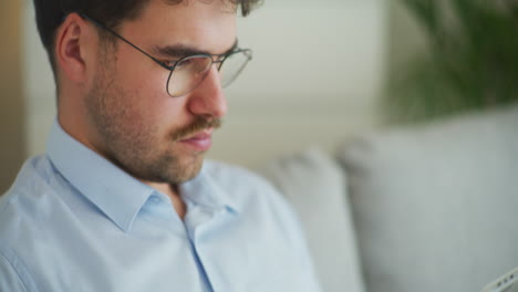 Close-Up-on-Businessman-Using-Digital-Tablet