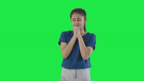 Indisches-Teenager-Mädchen-Betet-Zu-Gott,-Greenscreen