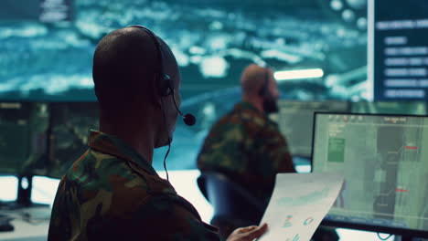 Militärangehörige-Führen-Missionen-Zur-Elektronischen-Informationsbeschaffung-Durch