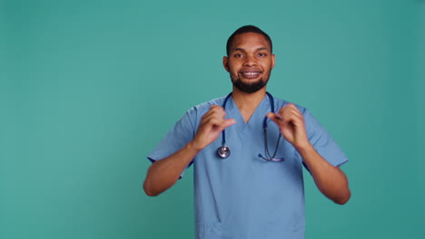 Portrait-of-cheerful-healthcare-professional-doing-heart-symbol-shape