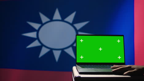 Taiwanese-insurgent-uses-mockup-laptop-to-counteract-online-Chinese-propaganda