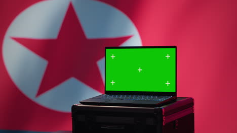 Laptop-Modell-Im-Kommandozentrum-Des-Nordkoreanischen-Geheimdienstes,-Das-Von-Der-Diktatur-Genutzt-Wird