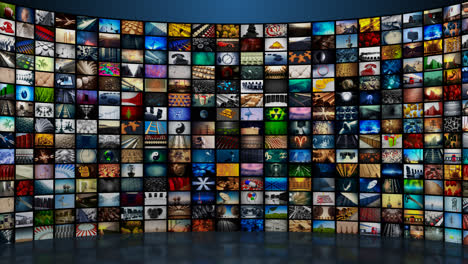 La-Gran-Exhibición-De-Diferentes-Videos-Creando-Uno-Cuando-Se-Aleja.-Mostrando-Las-Infinitas-Posibilidades-De-La-Enorme-Cantidad-De-Canales-De-Televisión.-Transmitiendo-Todas-Las-Ramas-De-Los-Medios-De-Comunicación.