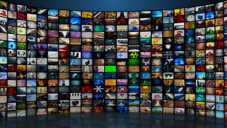 La-Gran-Exhibición-De-Diferentes-Videos-Creando-Uno-Cuando-Se-Aleja.-Mostrando-Las-Infinitas-Posibilidades-De-La-Enorme-Cantidad-De-Canales-De-Televisión.-Transmitiendo-Todas-Las-Ramas-De-Los-Medios-De-Comunicación.