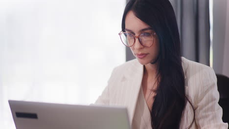 Confident-Woman-Works-on-Laptop-and-Responds-to-Emails