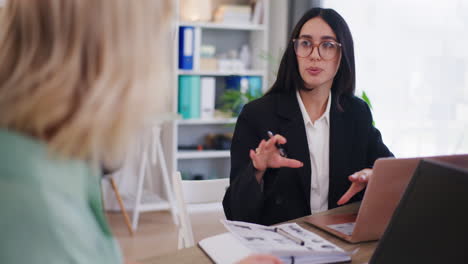 Businesswoman-Manages-Team-During-Meeting