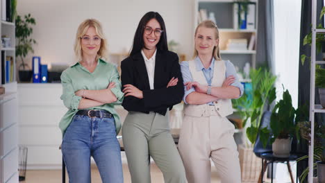 Happy-Businesswomen-Lean-on-Desk-After-New-Contract