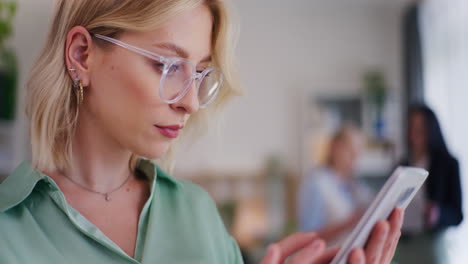 Businesswoman-Browsing-Internet-on-Digital-Tablet