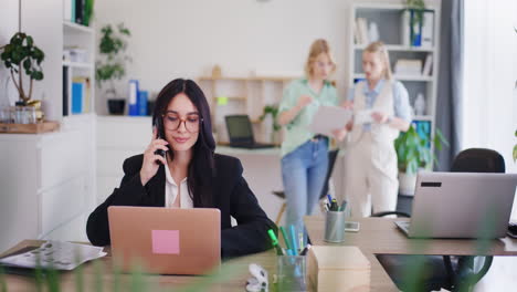 Corporate-Employee-Talks-to-Client-on-Mobile-Phone