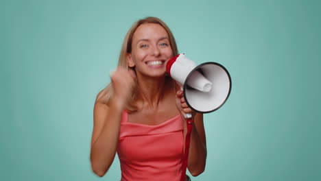 Smiling-blonde-woman-talking-with-megaphone,-proclaiming-news,-loudly-announcing-sale-advertisement