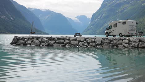 Familienurlaub,-Wohnmobil,-Urlaubsreise-Im-Wohnmobil.-Schöne-Natur-Norwegen-Naturlandschaft.