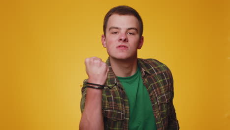 Aggressive-angry-man-trying-to-fight-at-camera,-shaking-fist,-boxing-with-expression,-punishment