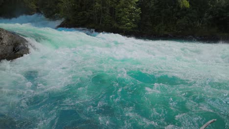 Gebirgsfluss-Schöne-Natur-Norwegen-Natürliche-Landschaft.-Der-Lovatnet-See-(auch-Loenvatnet)-Ist-Ein-See-In-Der-Gemeinde-Stryn-Im-Kreis-Vestland,-Norwegen.