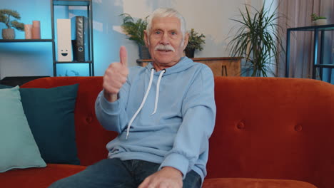 Happy-senior-old-grandfather-man-looking-approvingly-at-camera-showing-thumbs-up,-like-positive-sign