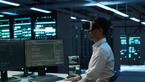 Admin-in-data-center-using-virtual-reality-tech