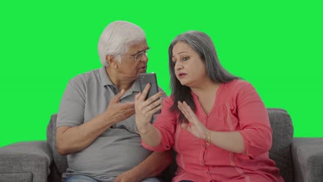 Una-Pareja-India-De-Edad-Avanzada-Hablando-En-Videollamada-En-Pantalla-Verde