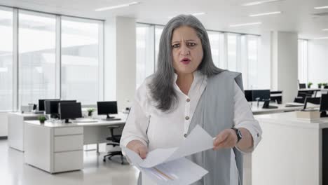 Angry-Indian-senior-female-manager-shouting-in-a-meeting