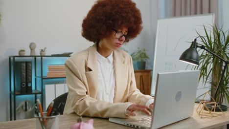 Upset-businesswoman-showing-thumbs-down-dislike-bad-work-disapproval-dissatisfied-feedback-at-office