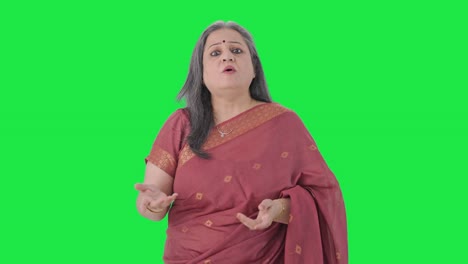 Indian-old-woman-talking-to-the-camera-Green-screen