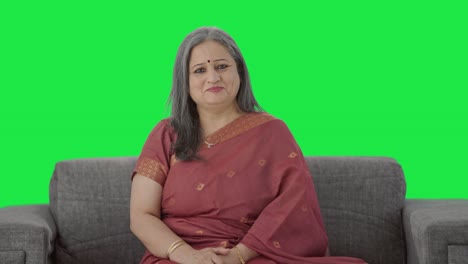 Glückliche-Indische-Alte-Frau-Lächelt-Greenscreen