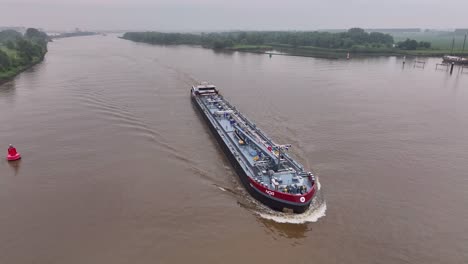 Birdseye-Enthüllung,-Deck-Eines-Binnenschiffstankers-Noa,-Zwijndrecht,-Niederlande