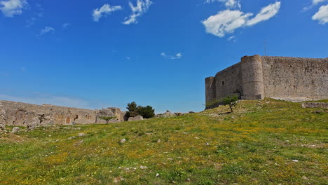 Die-Burg-Chlemoutsi,-Auch-Bekannt-Als-Clermont-Oder-Castel-Tornese,-Ist-Eine-Festung-Im-Nordwesten-Der-Peloponnes