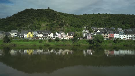 The-houses-of-the-wine-town-of-Niederfell-in-Germany-reflect-in-the-water-of-the-Moselle