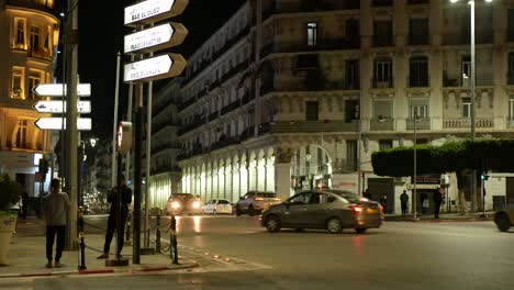 Verkehr-In-Einer-Warmen-Ramadan-Nacht-Auf-Dem-Place-De-La-Grande-Poste