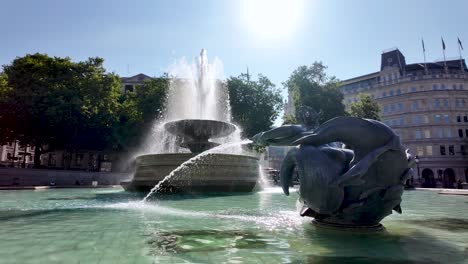 Water-gushing-from-the-impressive-fountain-in-trafalgar-square,-london-on-a-bright-sunny-morning