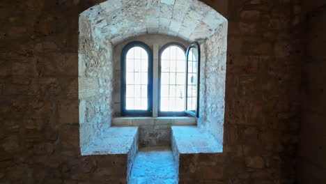 Old-ancient-medieval-castle-Chlemoutsi-window,-indoor-courtyard-Greece