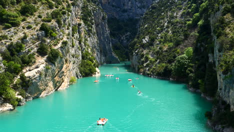 Tourists-with-Kayaks-and-Boats-in-the-Gorges-Du-Verdon-River-Canyon