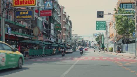 La-Luz-Dorada-Del-Sol-Baña-Las-Grandes-Avenidas-Y-Calles-Del-Distrito-Dusit.